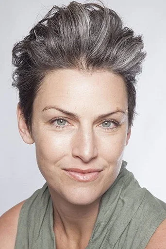 Chân dung Sarah Lieving