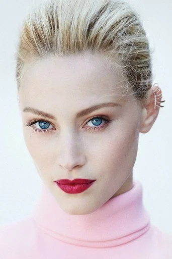 Chân dung Sarah Gadon