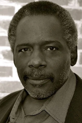 Chân dung John Toles-Bey