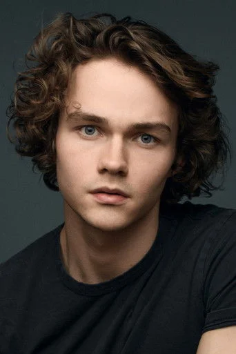 Chân dung Levi Miller