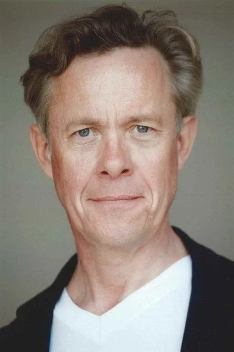 Chân dung Alex Jennings