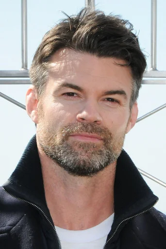 Chân dung Daniel Gillies