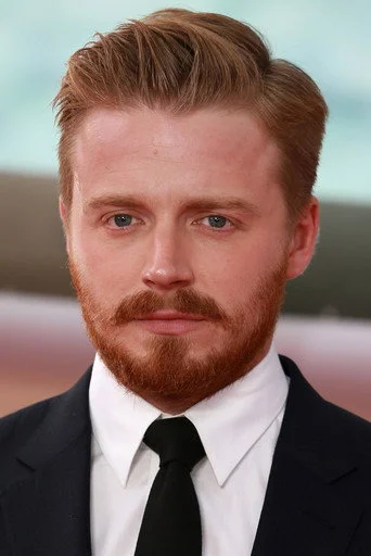 Chân dung Jack Lowden