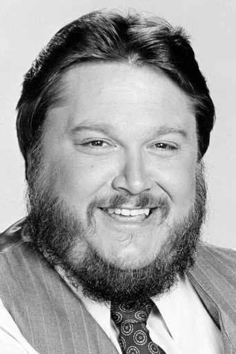 Chân dung Dennis Burkley