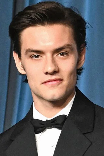 Chân dung Louis Partridge