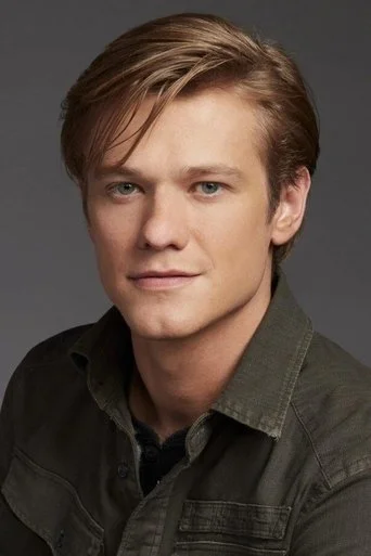 Chân dung Lucas Till