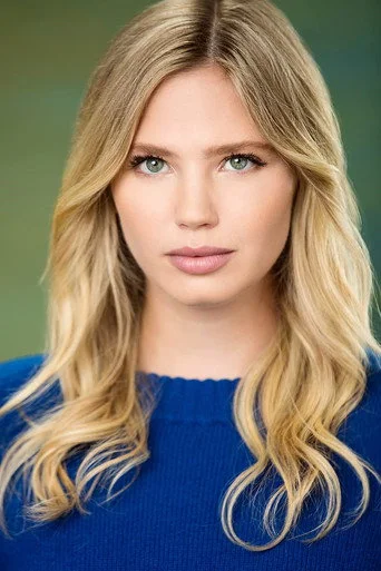 Chân dung Camille Cadarette