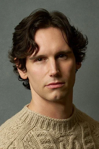 Chân dung Cory Michael Smith
