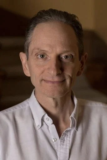 Chân dung Arthur Holden