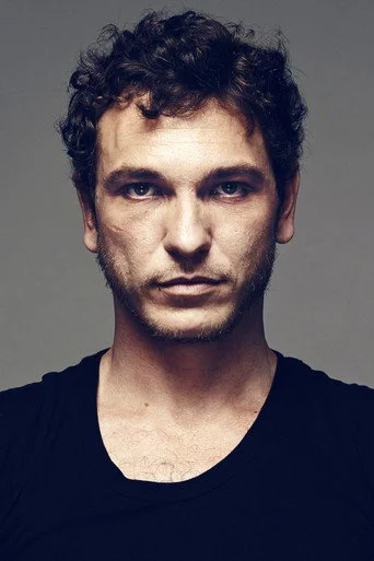 Chân dung Romain Levi