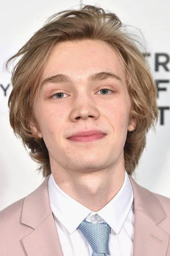 Chân dung Charlie Plummer