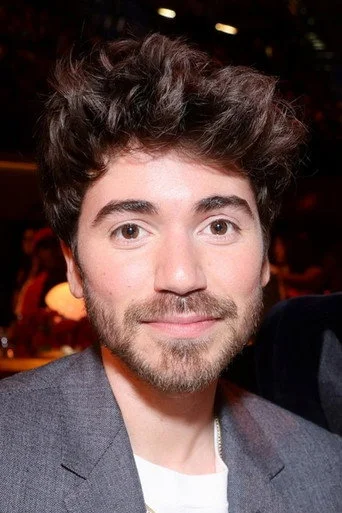 Chân dung Noah Galvin