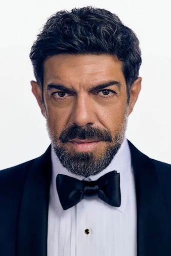 Chân dung Pierfrancesco Favino