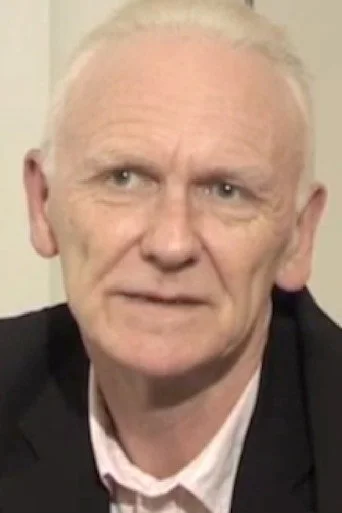 Chân dung Michael Roberts