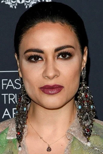Chân dung Yasmine Al Massri