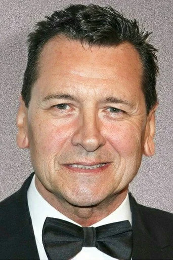 Chân dung Mark Lindsay Chapman