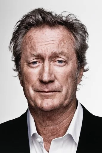 Chân dung Bryan Brown