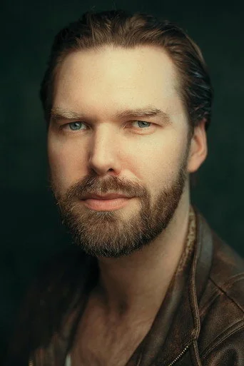 Chân dung Steven Calvert
