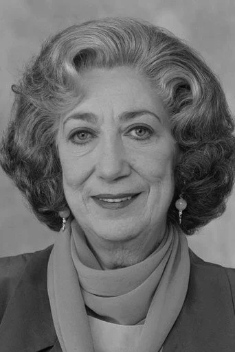 Chân dung Julie Bovasso