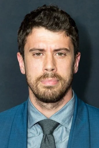 Chân dung Toby Kebbell