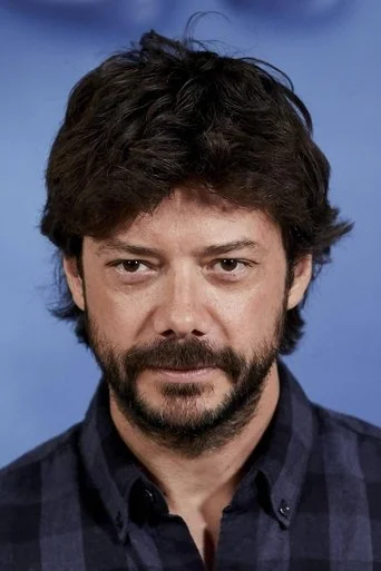 Chân dung Álvaro Morte