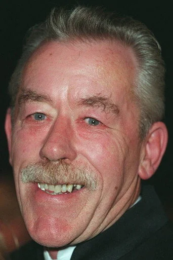 Chân dung Leslie Schofield