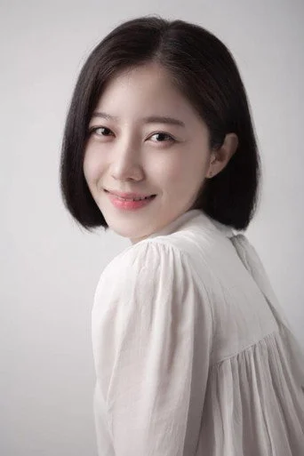 Chân dung Lee Sang-kyung