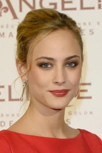 Chân dung Nora Arnezeder