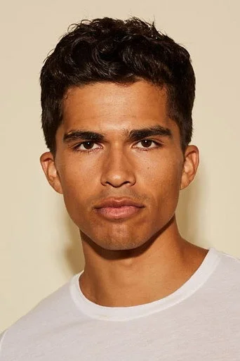Chân dung Alex Aiono
