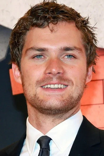Chân dung Finn Jones