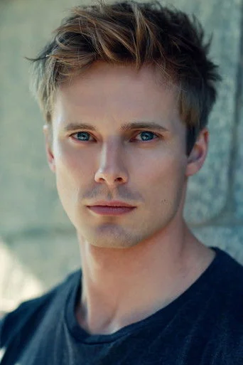 Chân dung Bradley James