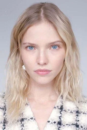 Chân dung Sasha Luss