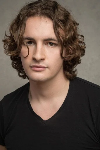Chân dung Charlie Norton