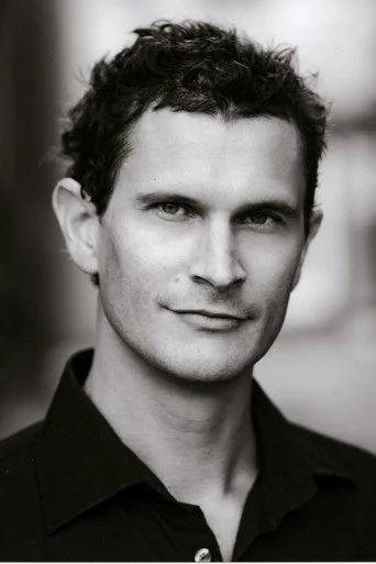 Chân dung Hugh Sexton