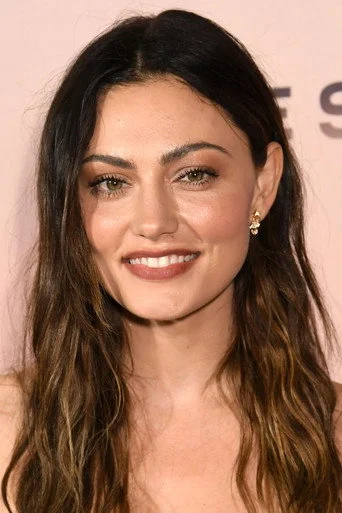 Chân dung Phoebe Tonkin