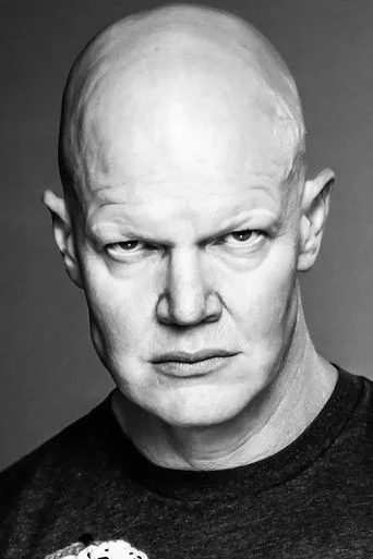 Chân dung Derek Mears