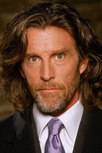 Chân dung John Glover