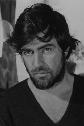 Chân dung Alan Bates