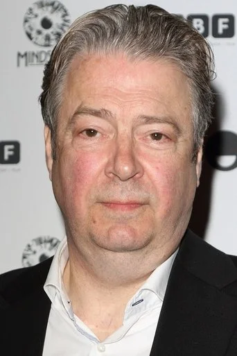 Chân dung Roger Allam