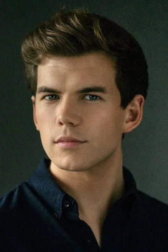 Chân dung Luke Newton