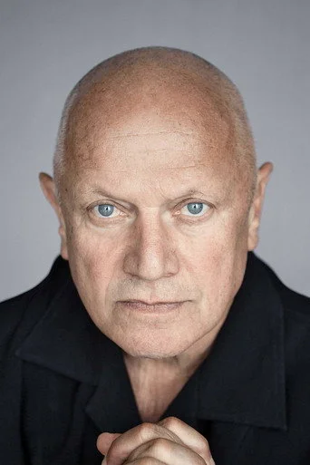 Chân dung Steven Berkoff