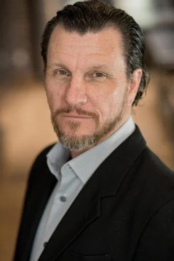 Chân dung David Atkinson