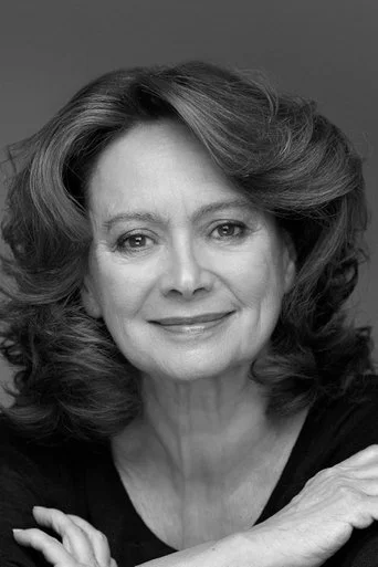 Chân dung Francesca Annis