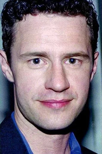 Chân dung Chris Owens