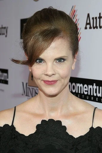 Chân dung Kiersten Warren