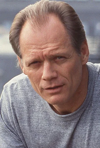 Chân dung Fred Dryer