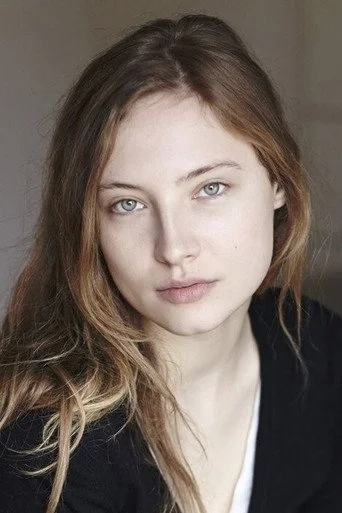 Chân dung Julia Roy