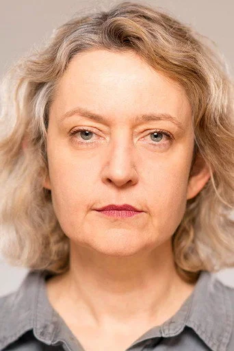 Chân dung Lucy Briers