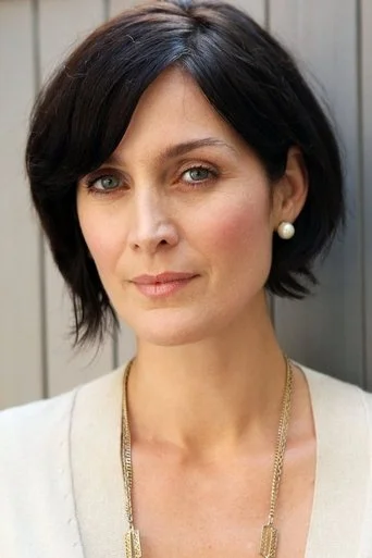 Chân dung Carrie-Anne Moss