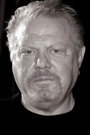 Chân dung William Lucking